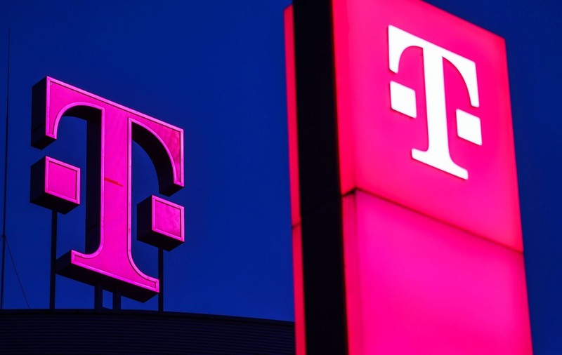 Telekom se vinde. Alte două mari companii de telefonie vor împărți benzile de frecvență