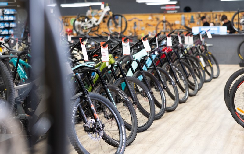 Biciclete de aproape 1.000.000 de euro, pescuite la propriu de hoți din magazine, în Franța