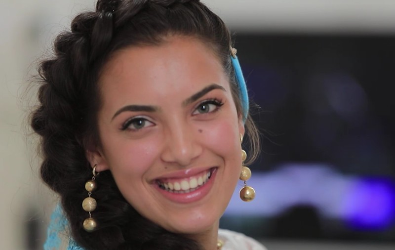 O fată dintr-o șatră de căldărari participă la XFactor! Narcisa a fost ”promisă” de la 6 ani și, până s-a măritat, s-a jucat cu viitorul soț