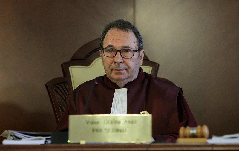 Motivarea CCR la o zi după decizie: Guvernul nu poate restrânge drepturi şi libertăţi şi nici nu poate delega această sarcină