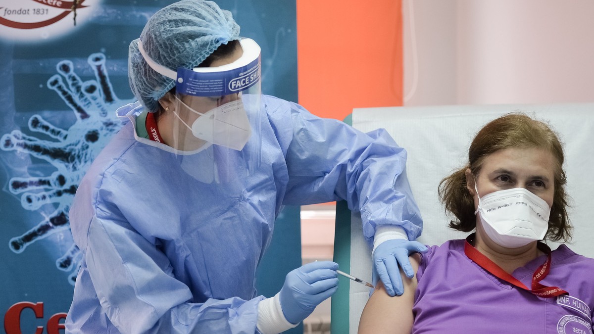 Peste 28.000 de persoane vaccinate anti-COVID-19, în ultimele 24 de ore. Cum arată graficul imunizării