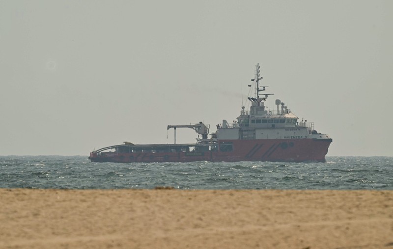 Strâmtoarea Ormuz este deschisă și tranzitată de nave, anunță armata americană. „I-am lovit foarte puternic”