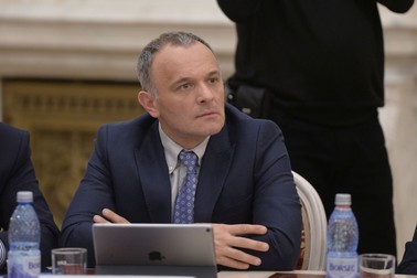Karoly Borbely, director public affairs Telekom, participa la intrevederea presedintelui Senatului, Calin Popescu Tariceanu, cu reprezentantii Centrului Roman al Energiei, organizatie care reuneste peste 20 dintre cele mai importante companii din industria energetica romaneasca, miercuri 13 februarie 2019, in Bucuresti.