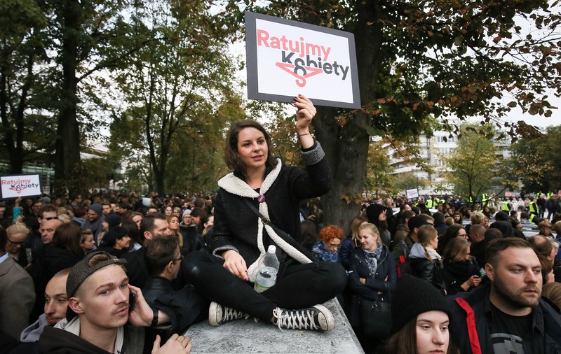 Femeile poloneze protestează luni împotriva interzicerii avortului