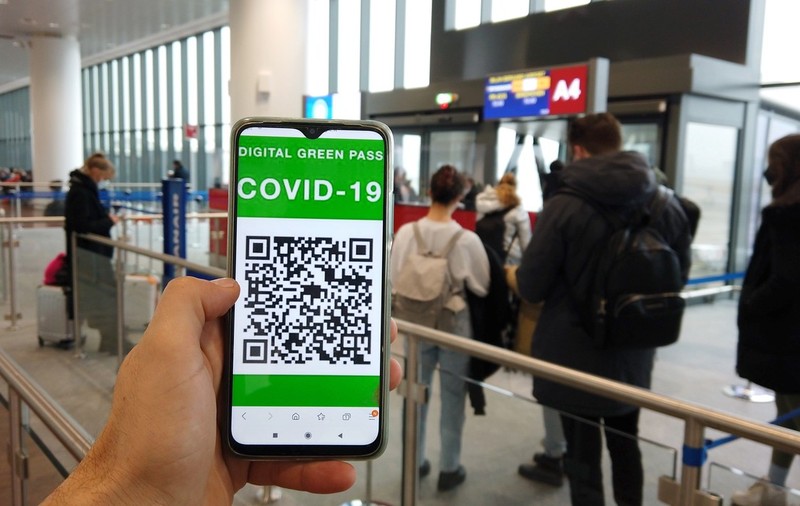 Comisia Europeană cere extinderea cu un an a utilizării certificatului verde pentru călătorii în blocul comunitar
