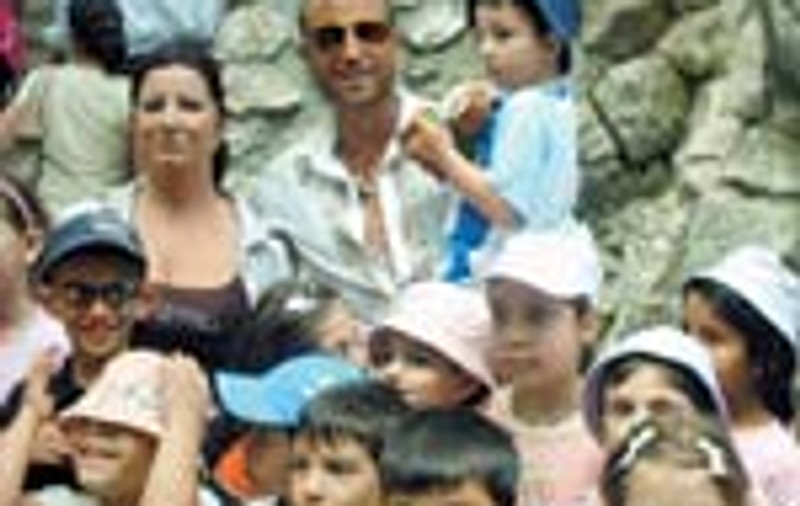 Catalin Botezatu, cu orfanii la Bran