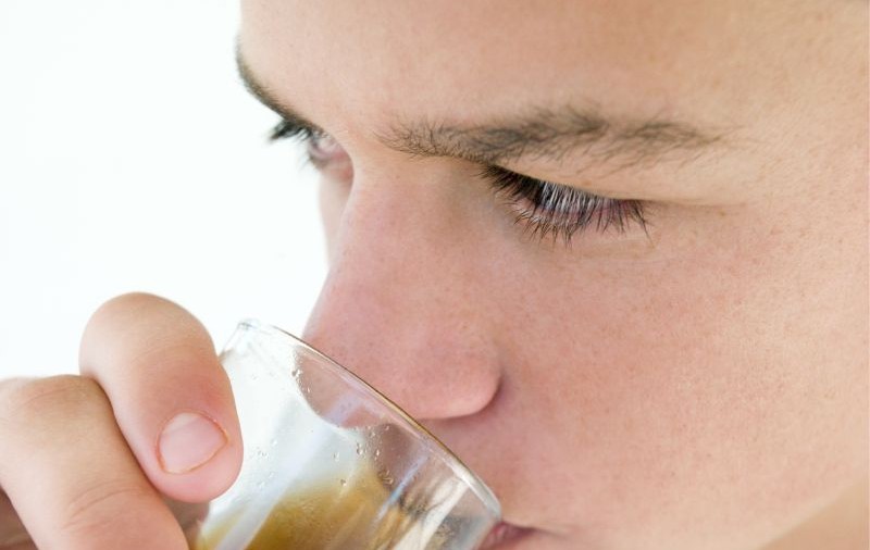 PROPUNERE-ŞOC a unui europarlamentar român: Sucurile carbogazoase, comercializate în regim similar cu ţigările şi băuturile alcoolice! 