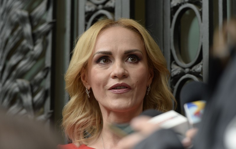 Gabriela Firea vrea să dea 2,5 milioane de euro pentru 45 de parohii. Banii se duc pe camere video sau amenajări de scări și grădini