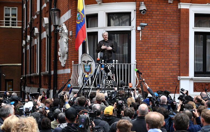 CIA, dată în judecată pentru spionarea jurnaliștilor și avocaților care s-au întâlnit cu Julian Assange