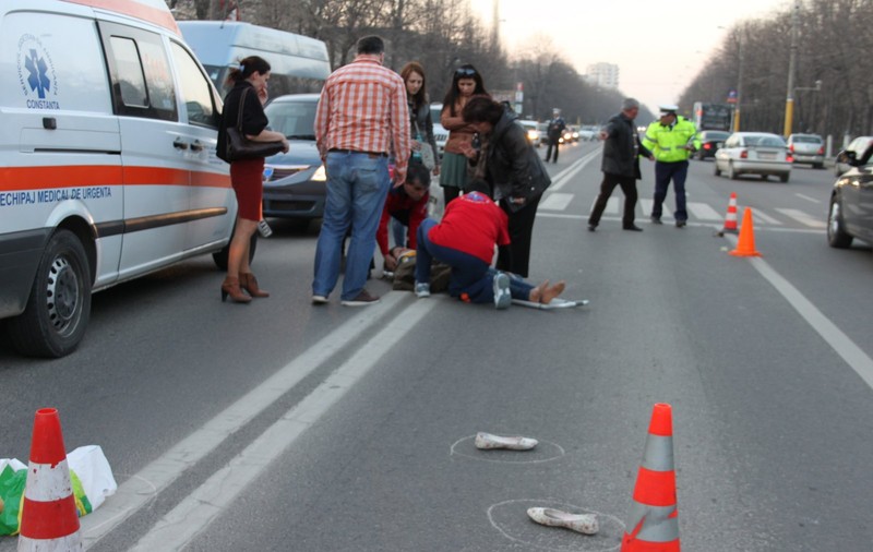 Accident grav la Valu lui Traian cu cinci victime, din care doi copii