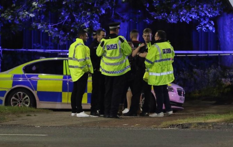 O mașină a intrat în mulțime, la Manchester. Cinci oameni au fost răniți