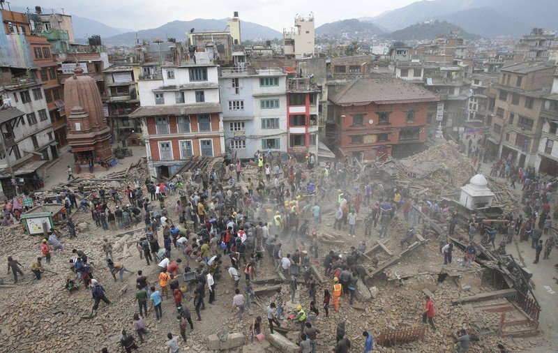 Pagube de ordinul miliardelor de dolari în Nepal. Numărul morţilor a depăşit 6.000