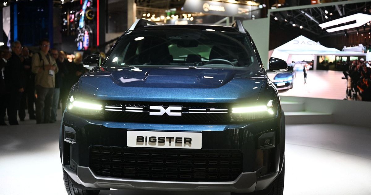 Dacia Bigster C-SUV este prezentată în ziua dedicată presei la Mondial de l'Automobile (Salonul Auto de la Paris) la Centrul Expozițional Porte de Versailles din Paris, Franța, pe 14 octombrie 2024.