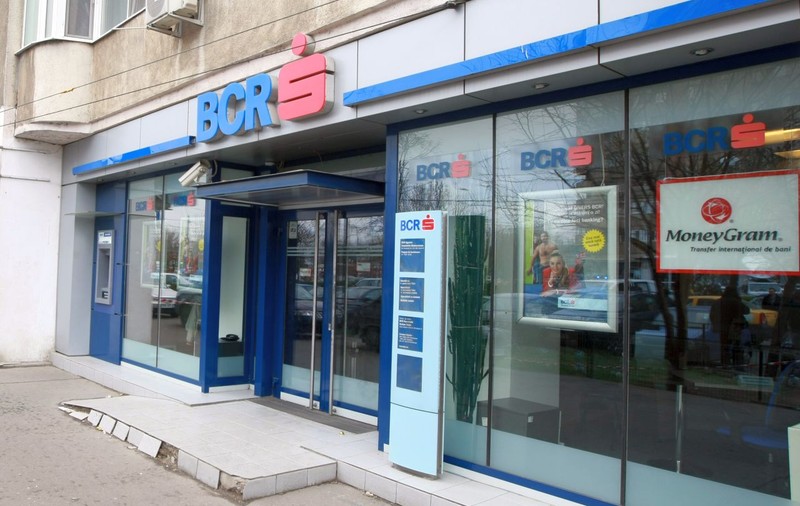 Schimbare majoră la cea mai mare bancă din România. Toți clienții sunt afectați