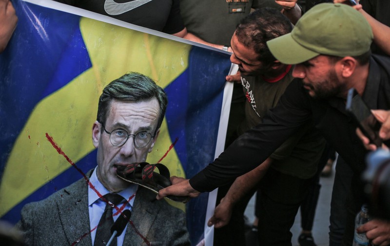 Mii de persoane au protestat în statele musulmane împotriva deciziei Suediei de a permite atacurile asupra Coranului