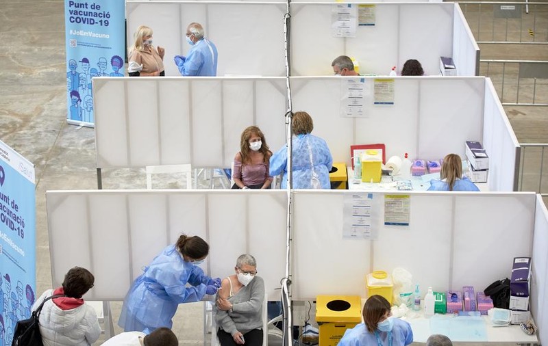 Cum a ajuns Spania unul din liderii mondiali la imunizarea anti-COVID: „În absența vaccinului, era colaps”
