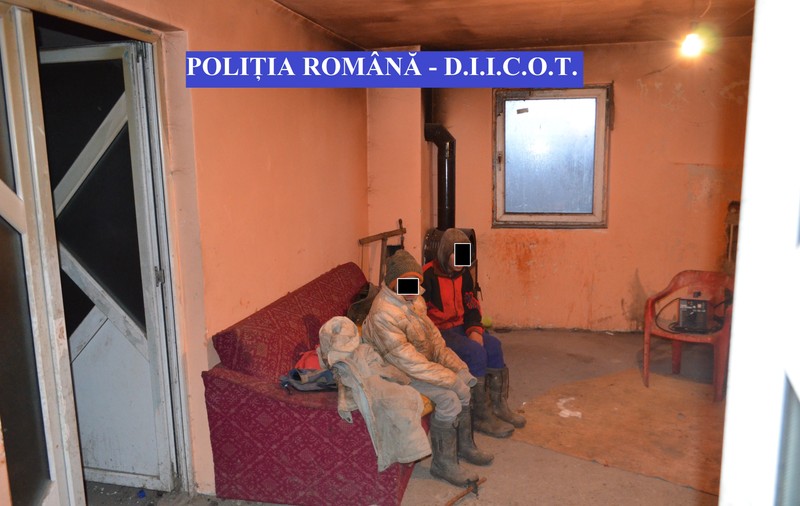 VIDEO / Copii ținuți sclavi de cămătari. Obligați să muncească pentru „stăpânii” lor, dacă părinții nu achitau datoriile