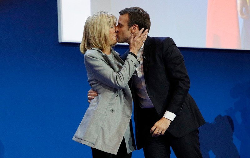 Brigitte Trogneux îl însoțește pe Emmanuel Macron în vizita oficială în România