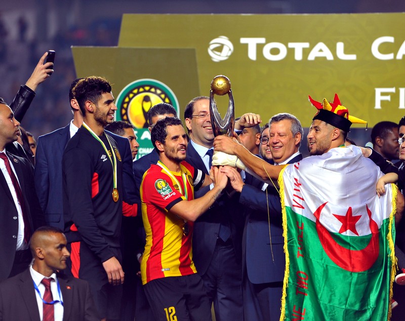A intrat cu mașina în oamenii care sărbătoreau victoria unei echipe de fotbal din Tunisia. Imagini șocante, transmise live pe Facebook / VIDEO