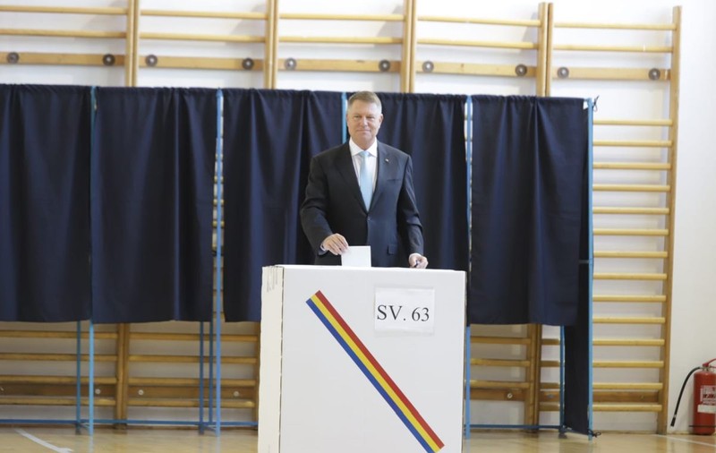 Klaus Iohannis a votat: „Românii decid ce viitor va avea România”