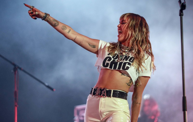 Miley Cyrus a decis să renunțe la rolul Hannah Montana după ce și-a pierdut virginitatea