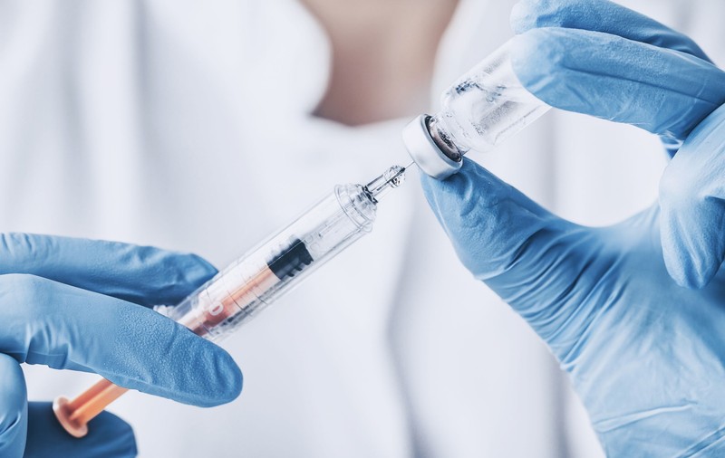Cum încetinesc marile companii farmaceutice găsirea unui tratament pentru coronavirus. Dezvăluirile fostului ministru al Sănătății din Marea Britanie