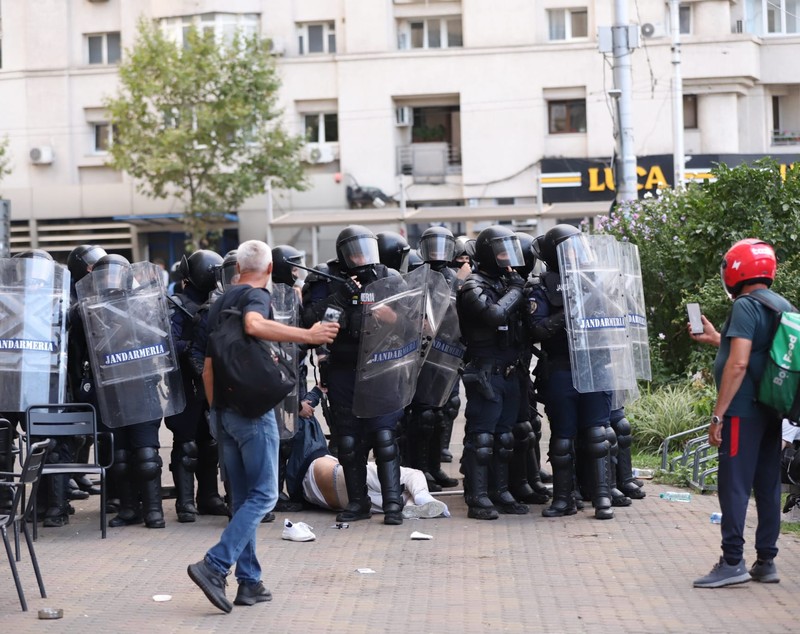 Mai multe persoane au fost reținute după violențele de la protestul fermierilor din Piața Victoriei si sunt audiate la această oră
