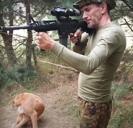 Ovidiu, în timpul pregătirii de luptă din Ucraina. Foto: Captură video Recorder