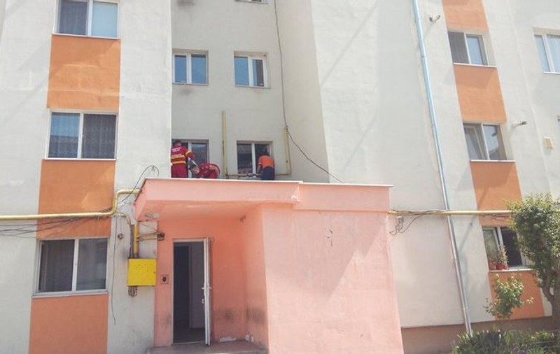Un bărbat din Bistrița a murit, după ce a căzut de la etajul 9 al unui bloc