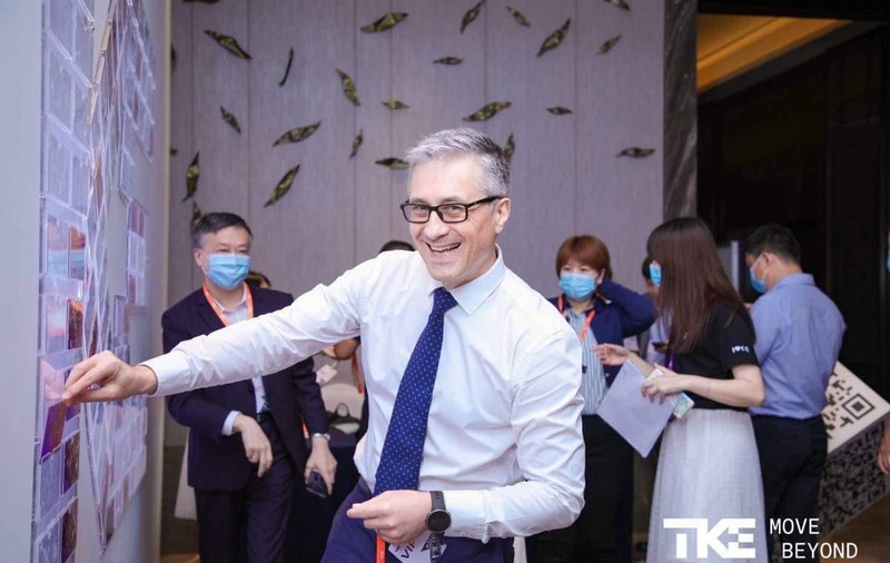 Exclusiv | 55 zile de izolare în Shanghai. Viața unui român în orașul în care oamenii cu Covid sunt luați din stradă și trimiși în centre de carantinare