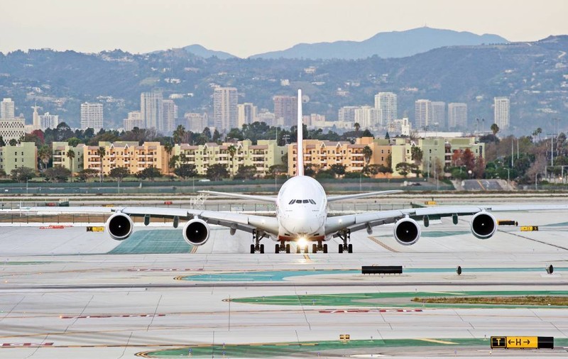 Un zbor de 16 ore s-a transformat într-un adevărat coșmar pentru pasagerii unui avion, după ce au aflat că pilotul s-a îmbolnăvit