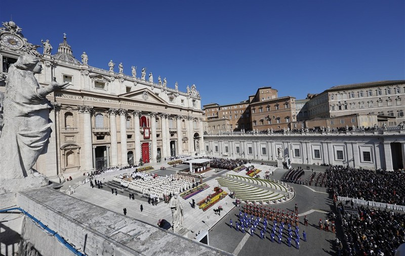 Vaticanul trimite primul său satelit în spațiu, la bordul căruia se află o rugăciune a Papei Francisc