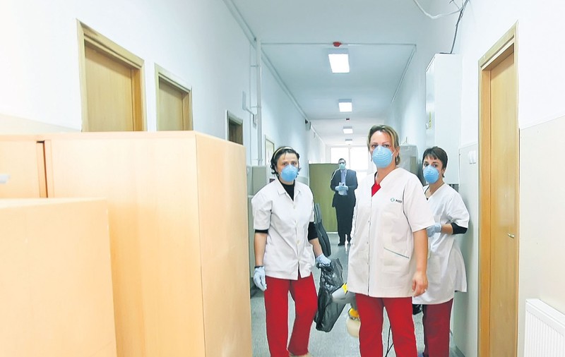 Anul acesta, şcoala poate dăuna sănătăţii! Elevii se întorc azi în bănci. 17% din unități nu au avize sanitare