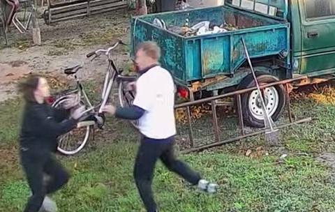 I-a adus soției flori, apoi s-a împușcat în cap! Dezvăluiri cutremurătoare din ziua în care arbitrul Gheorghe Moldovan s-a sinucis: „Fetițele stăteau și priveau”