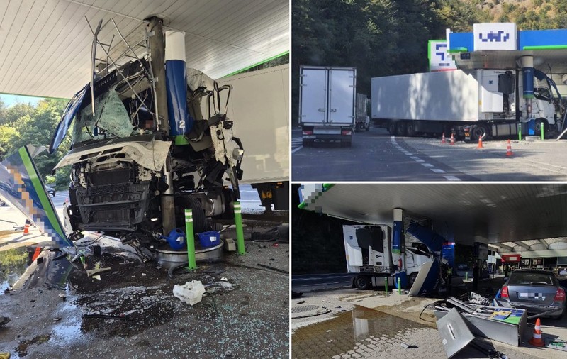Colaj din trei cadre ce prezintă urmările unui accident spectaculos, în care un camion a intrat în structura unei benzinării, distrugând cabina vehiculului și pompele de alimentare.