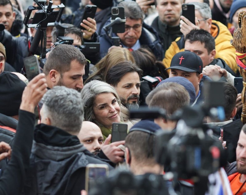 Cristela Georgescu, primele declarații după ce Călin Georgescu, soțul ei, a fost ridicat din trafic de procurori: „Spectacol al cătușelor, stăm drepți în fața oricărei minciuni”