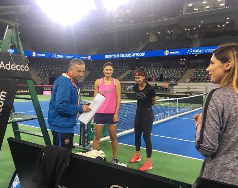 Dan Petrescu le-a încurajat pe componentele echipei României de Fed Cup | GALERIE FOTO