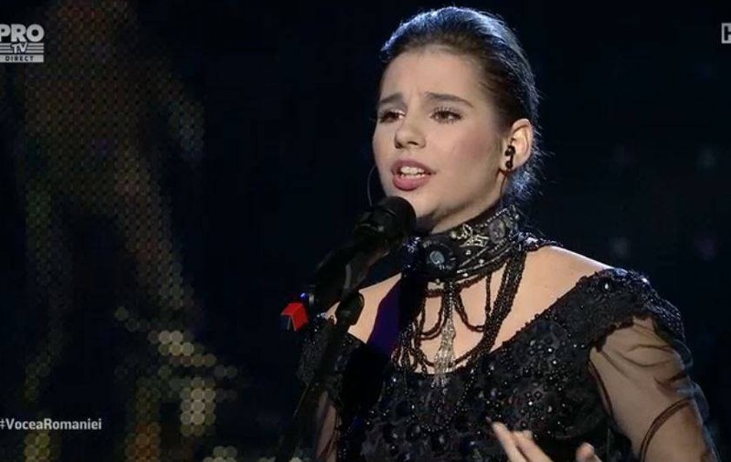 Vocea României 2016. Incident nedorit pentru Teodora Buciu. I-a căzut casca