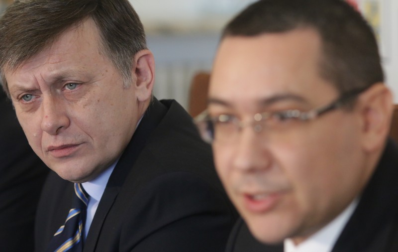 Victor Ponta, ATAC INCREDIBIL la Crin Antonescu: "Aşa o fi SOIUL lor!"