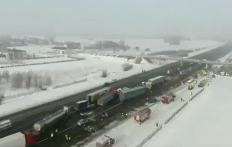 Accidente în lanț pe o autostradă din Polonia. 63 de mașini au fost implicate în carambol / VIDEO