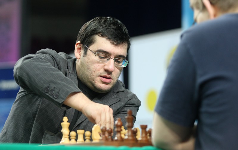 Record mondial la șah simultan, stabilit de marii maeștri David Navara și Serghei Movsesian