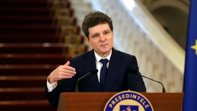 Ce scria Nicușor Dan despre naționalism vs Occident într-un articol din anul 2000. „Mămăliga îl bate pe Kant. Miorița îi ia fața lui Einstein”