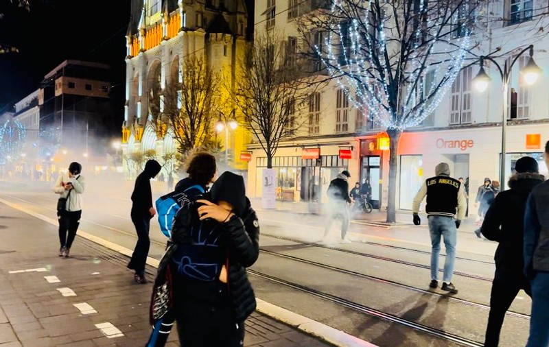 Tensiune în Franța, după finala Cupei Mondiale. Suporterii adunați la Nisa, dispersați de poliție cu gaze lacrimogene