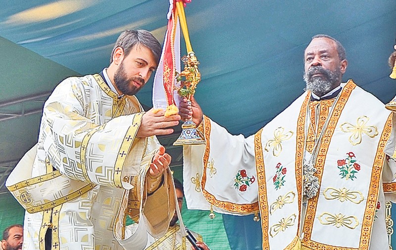 Prezenţă exotică la Iaşi! A venit din Burundi să se roage la Sf. Parascheva