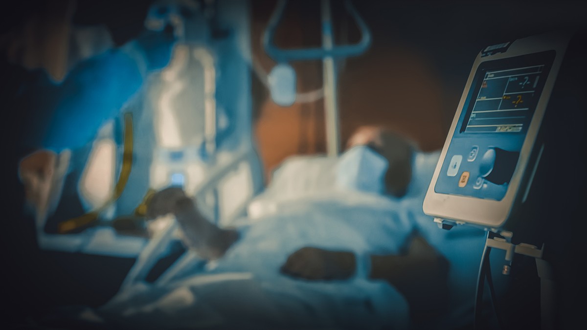 Pacient infectat cu coronavirus covid 19 în camera de carantină a spitalului