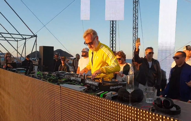 VIDEO/ Gianluca Vacchi a mixat într-un club de fițe din Mamaia. Sute de tineri au dansat alături de milionarul italian