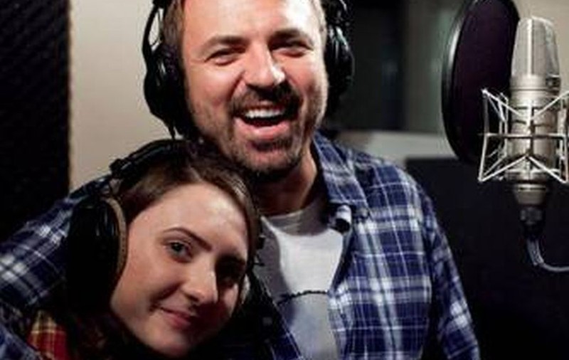 O CONCURENTĂ DE LA "VOCEA ROMÂNIEI" ÎI IA APĂRAREA MENTORULUI EI, ACUZAT CĂ O PUNE LA PLATĂ! 