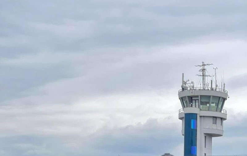 Aeroportul din Nagorno-Karabah a fost luat cu asalt de mii de armeni, după acordul de încetare a focului. Militari ruși, împușcați mortal