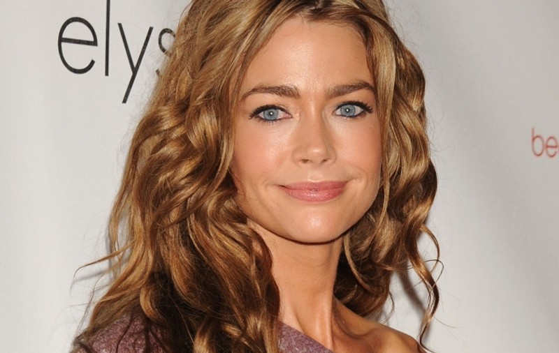 Denise Richards a refuzat un million de dolari, oferiţi ca să-l bârfească pe Charlie Sheen