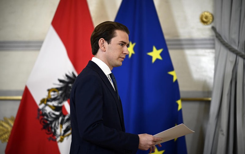 Cancelarul austriac Sebastian Kurz, cercetat pentru corupție, a anunțat că demisionează. E acuzat că a mituit presa
